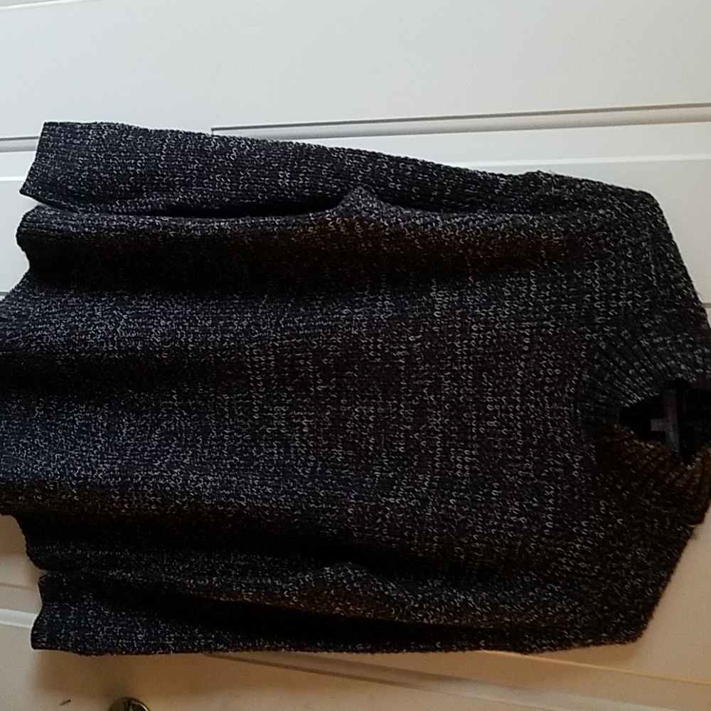 Daisy Fuentes knit sweater
